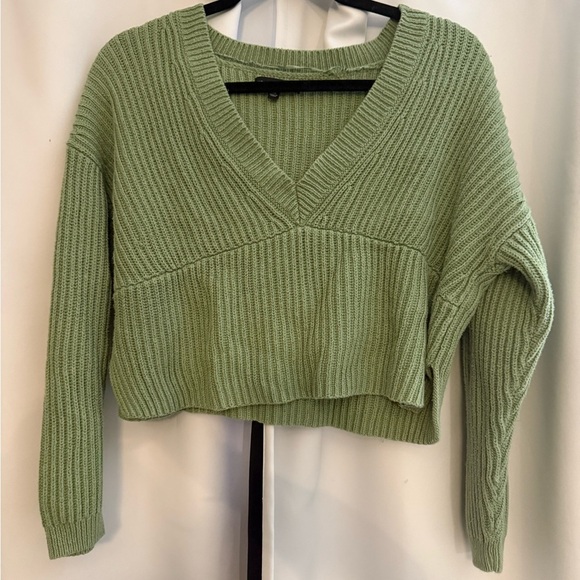 Kendall & Kylie Sweaters - Kendall and Kylie Green V-Neck Ribbed cropped Sweater size xs